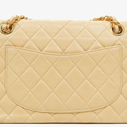 Chanel Timeless Classic Small Double Flap Tasche aus beigem gestepptem Lammleder mit 24K vergoldeten Beschlägen