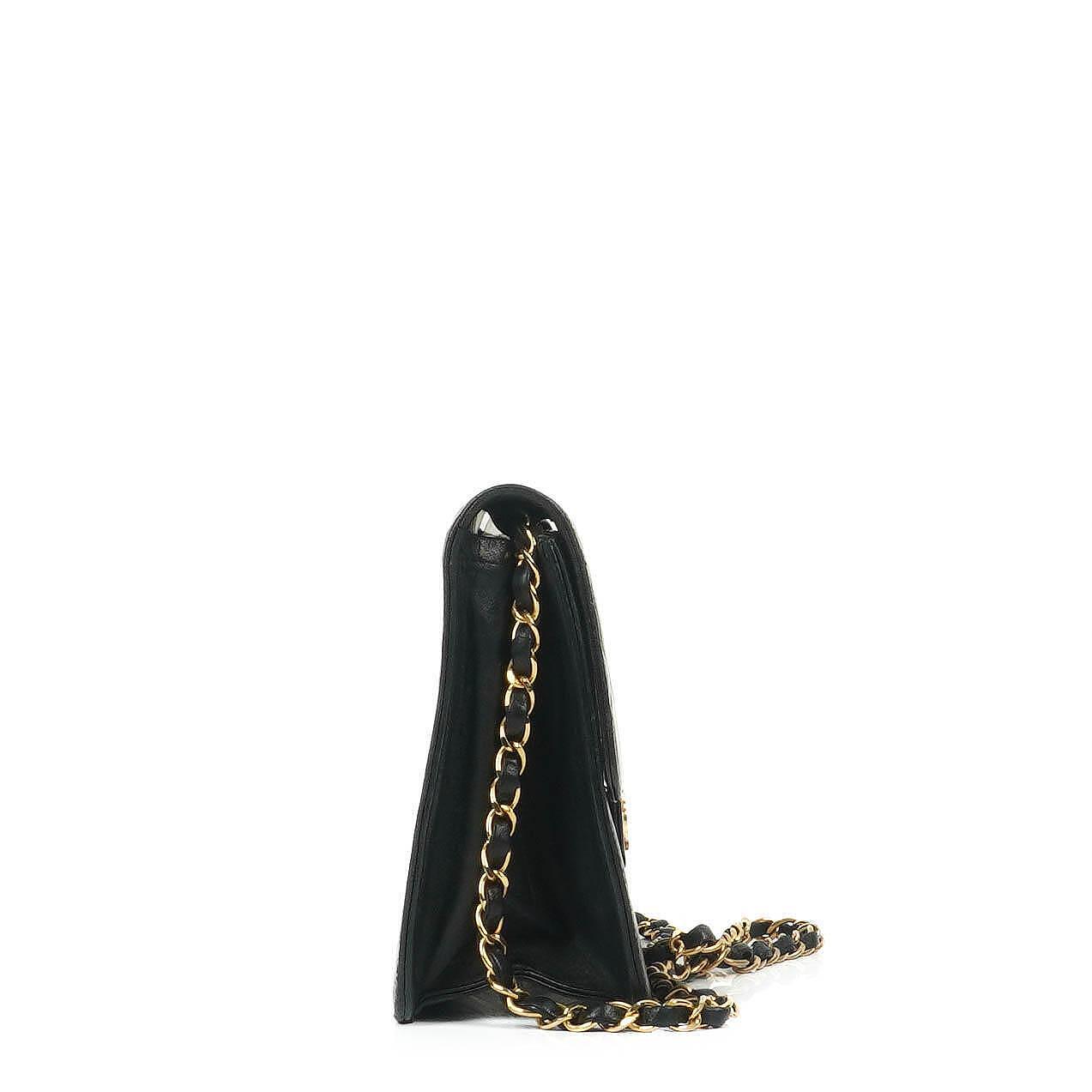 Chanel Zeitlose Klassische Kleine Flap Tasche in Schwarz Gepolstertes Lammleder und 24K Vergoldete Beschläge