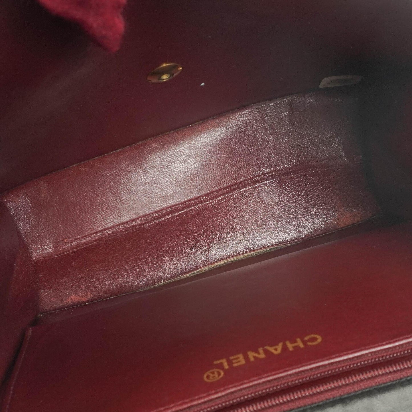 Chanel Zeitlose Klassische Kleine Flap Tasche in Schwarz Gepolstertes Lammleder und 24K Vergoldete Beschläge
