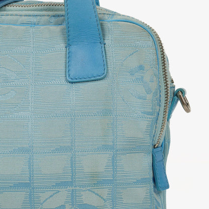 Chanel Travel Line Tasche aus hellblauem Nylon mit CC-Logo
