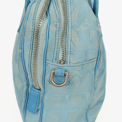 Chanel Travel Line Tasche aus hellblauem Nylon mit CC-Logo