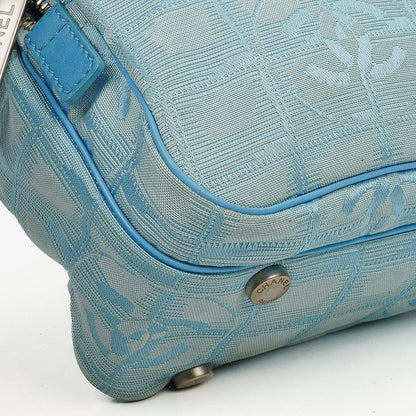Chanel Travel Line Tasche aus hellblauem Nylon mit CC-Logo