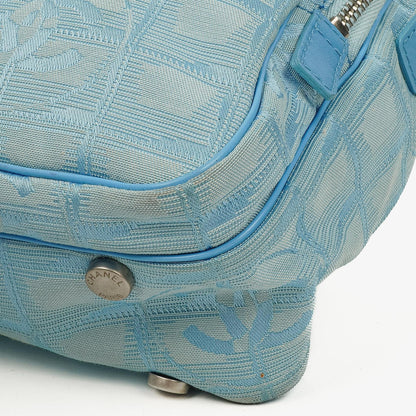 Chanel Travel Line Tasche aus hellblauem Nylon mit CC-Logo