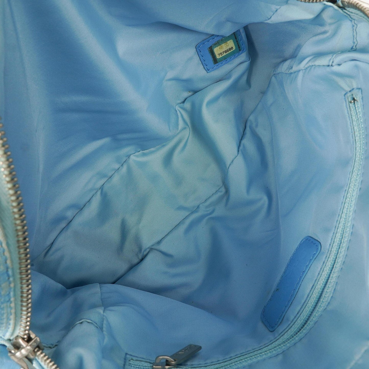 Chanel Travel Line Tasche aus hellblauem Nylon mit CC-Logo