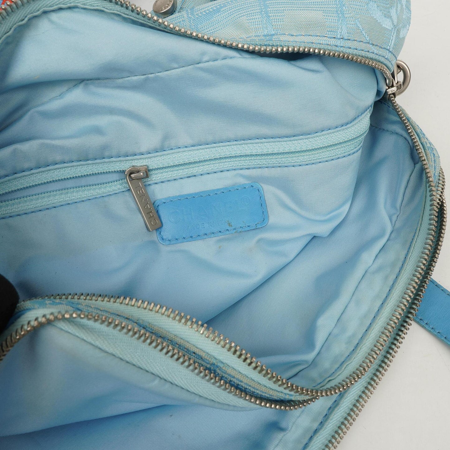 Chanel Travel Line Tasche aus hellblauem Nylon mit CC-Logo