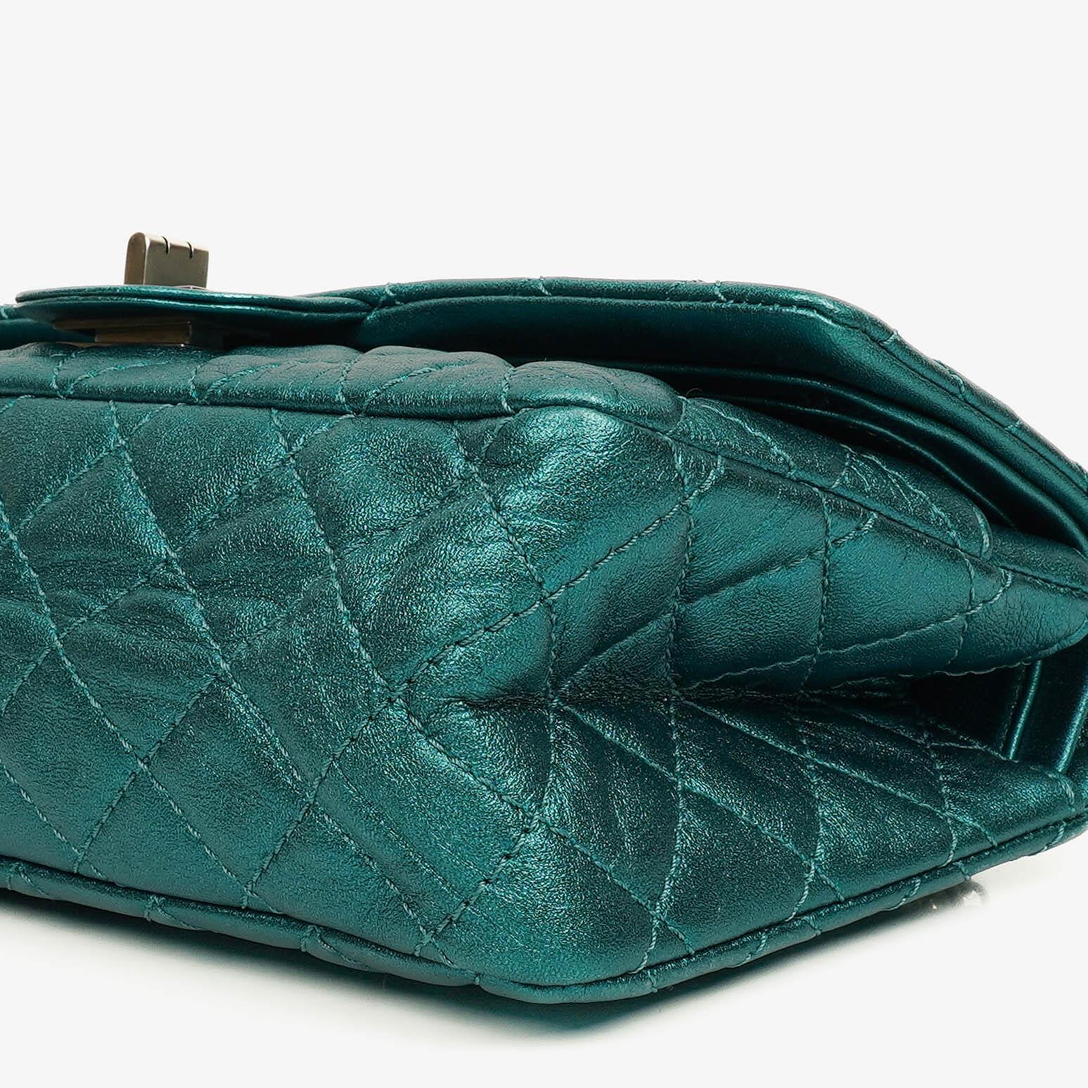 Chanel 2.55 Reissue 225 Double Flap Bag in Türkis Metallic