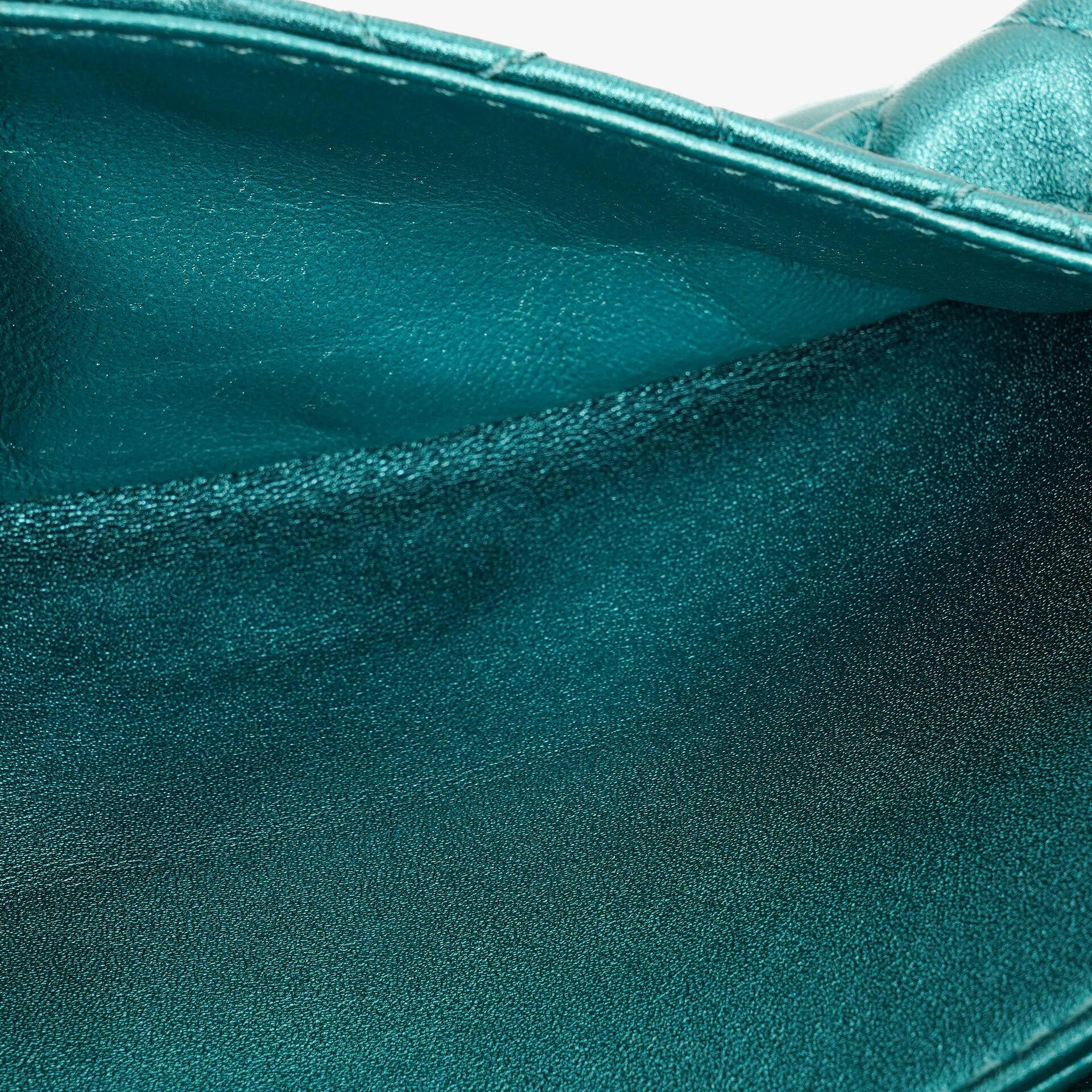 Chanel 2.55 Reissue 225 Double Flap Bag in Türkis Metallic