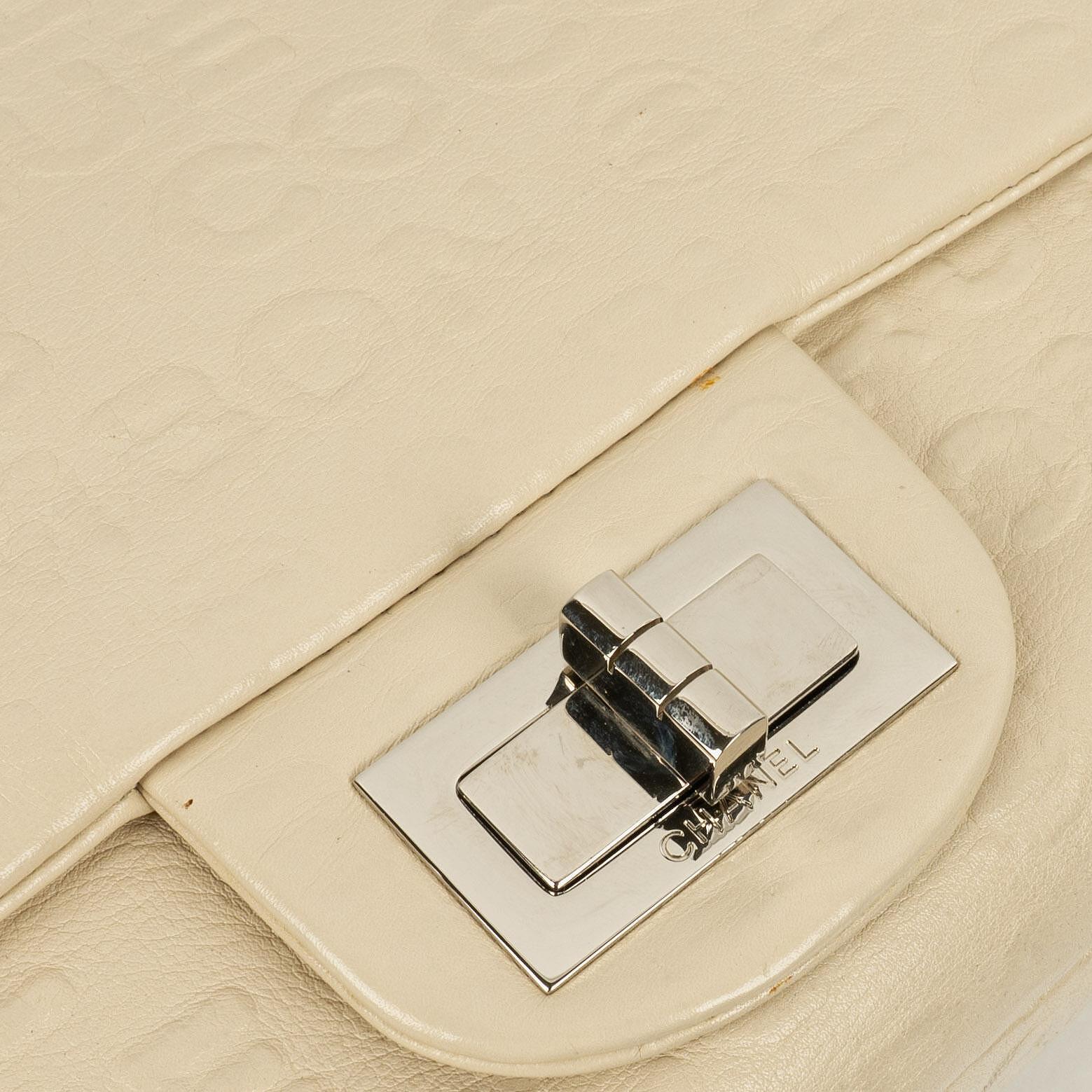 Chanel Unlimited Rue Cambon 2.55 Reissue 228 Flap Tasche aus neutralem Kalbsleder