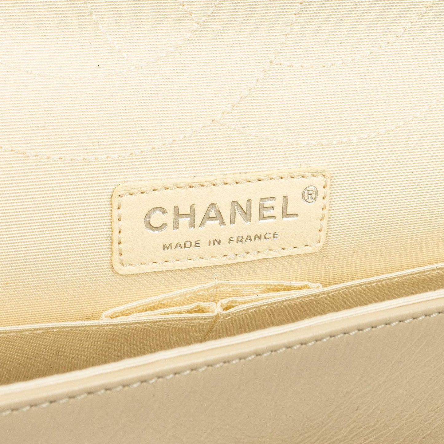 Chanel Unlimited Rue Cambon 2.55 Reissue 228 Flap Tasche aus neutralem Kalbsleder