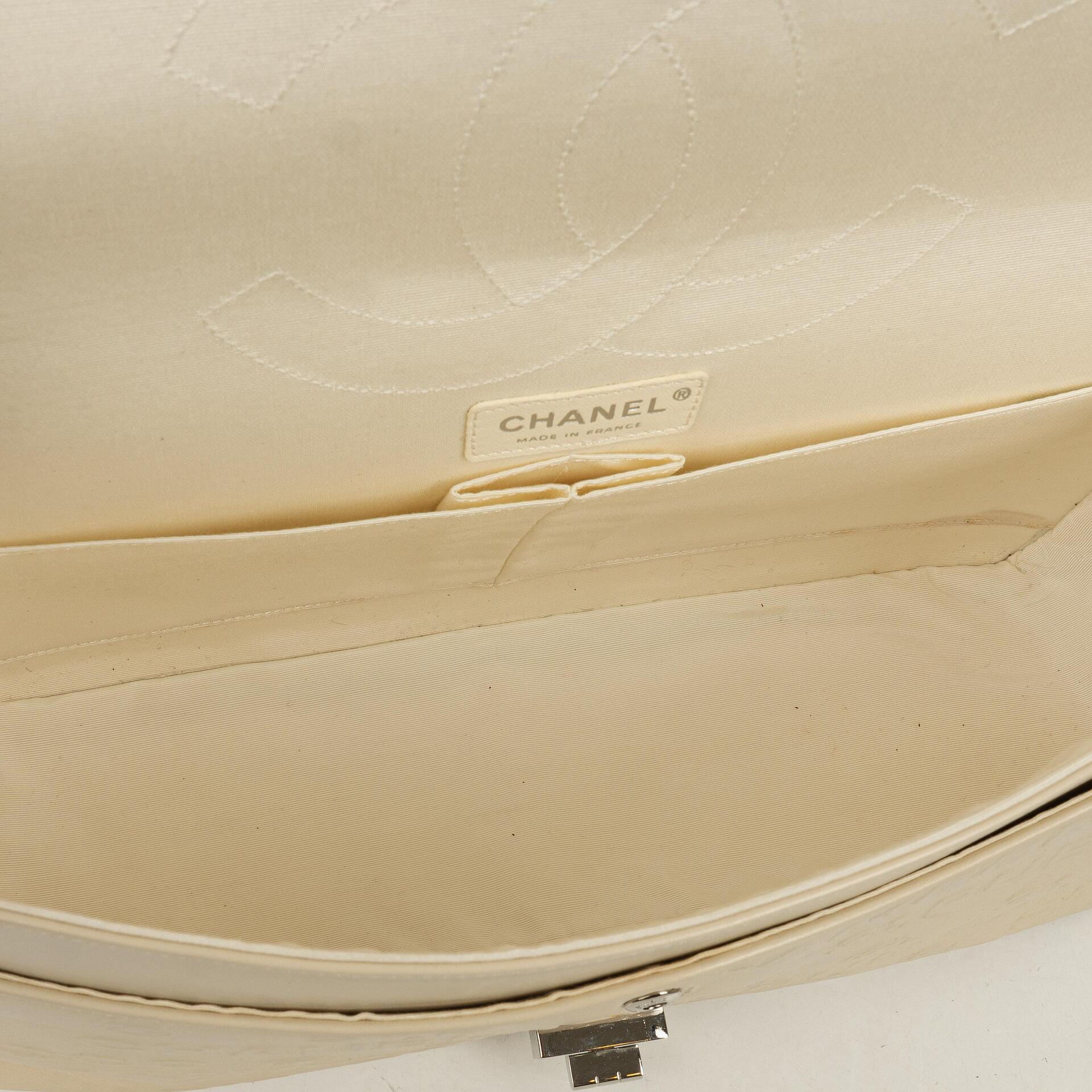 Chanel Unlimited Rue Cambon 2.55 Reissue 228 Flap Tasche aus neutralem Kalbsleder