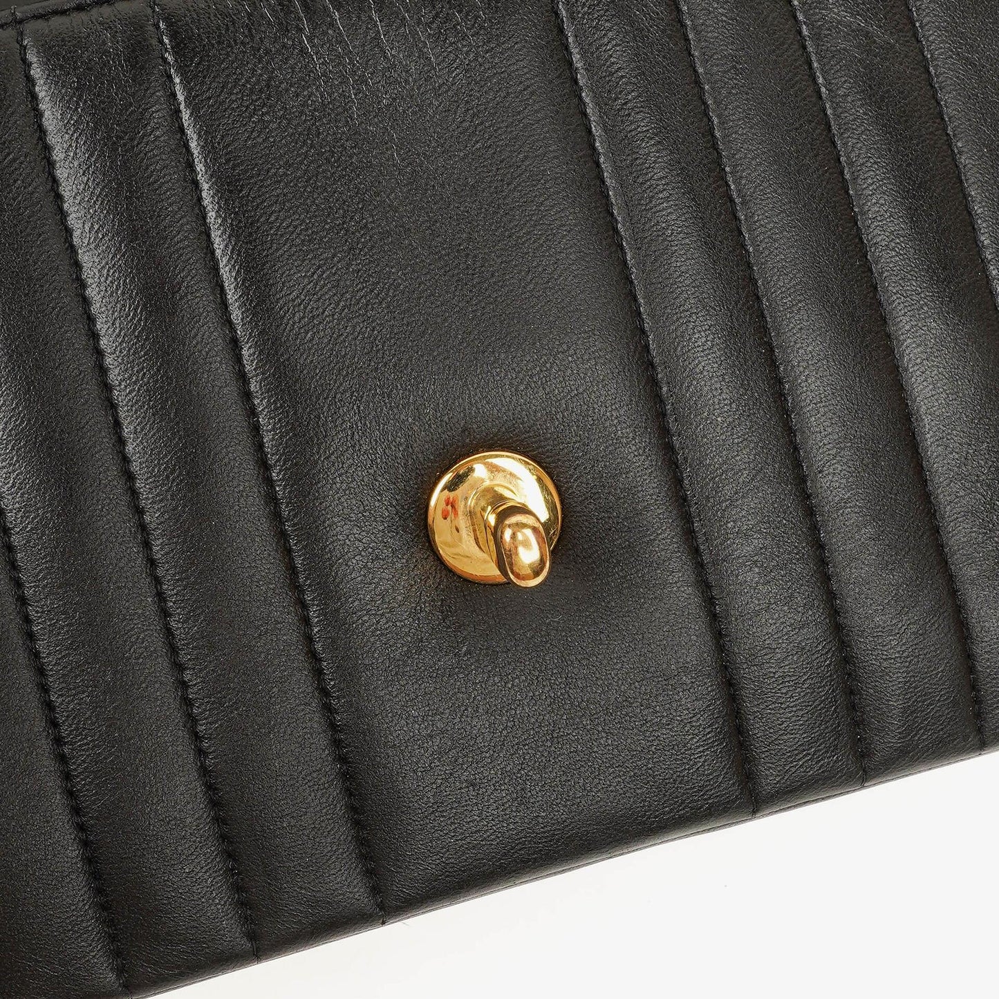 Chanel Vertical Medium Flap Bag aus schwarzem gestepptem Lammleder mit 24K vergoldeten Beschlägen