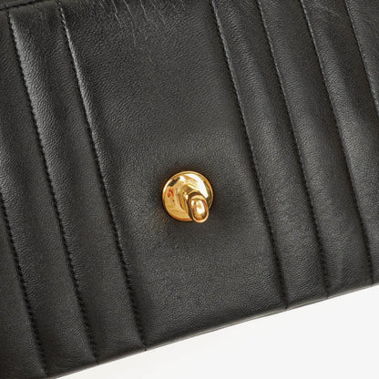 Chanel Vertical Medium Flap Bag aus schwarzem gestepptem Lammleder mit 24K vergoldeten Beschlägen