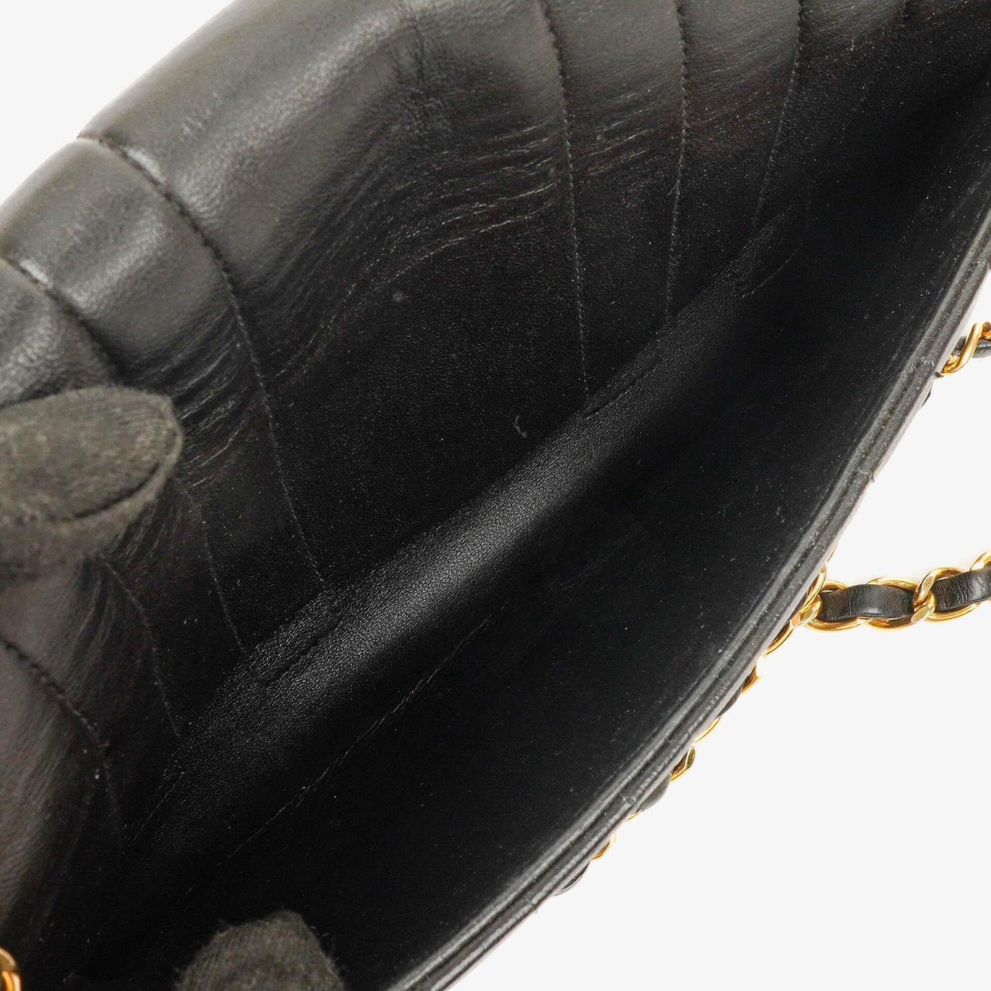 Chanel Vertical Medium Flap Bag aus schwarzem gestepptem Lammleder mit 24K vergoldeten Beschlägen