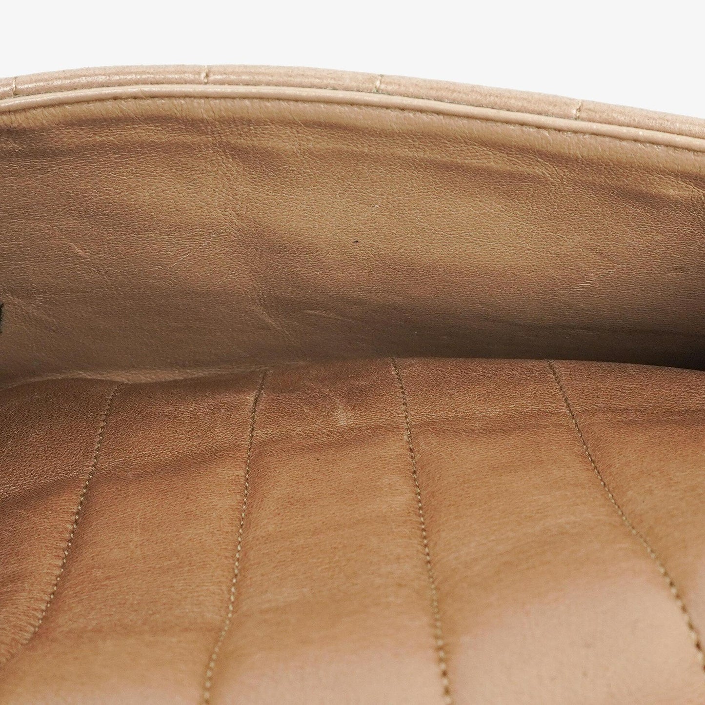 Chanel Diana Single Flap Tasche aus vertikal gestepptem Lammleder mit 24K vergoldeter Hardware