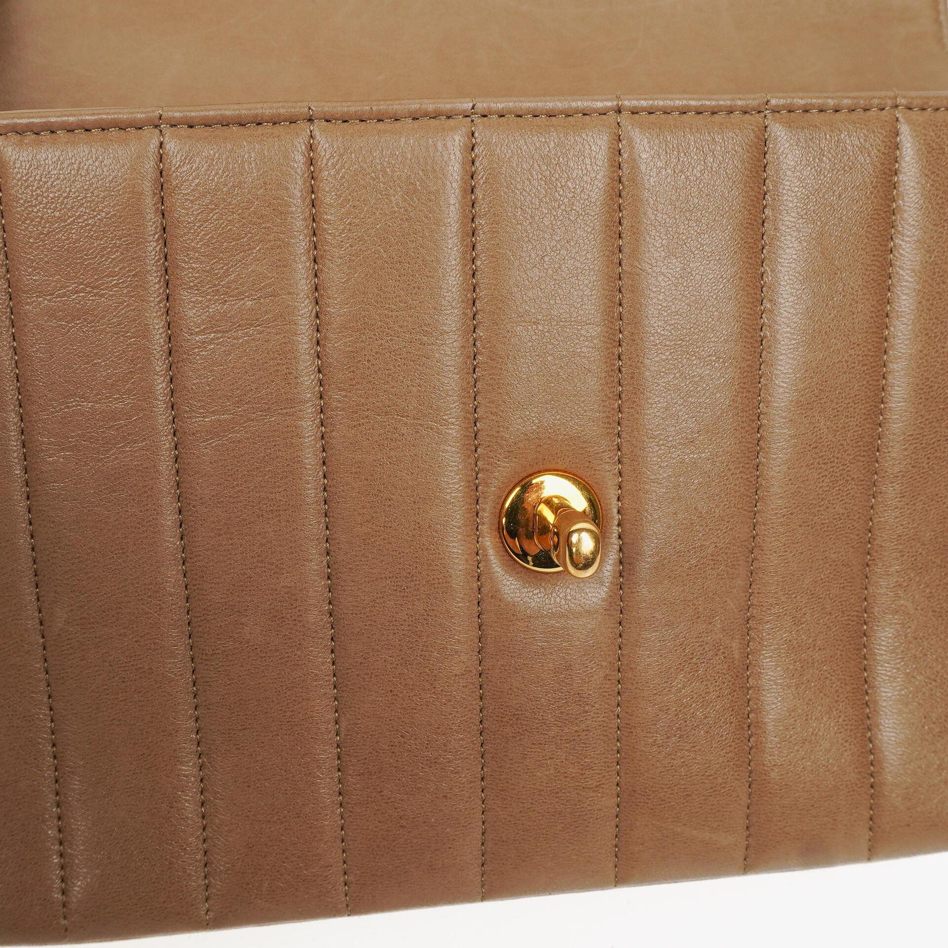 Chanel Diana Single Flap Tasche aus vertikal gestepptem Lammleder mit 24K vergoldeter Hardware