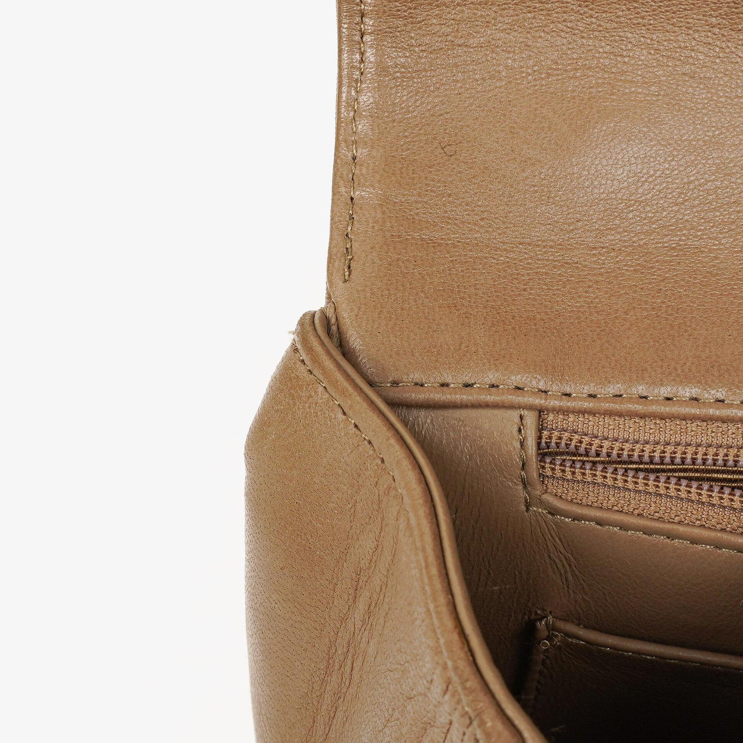 Chanel Diana Single Flap Tasche aus vertikal gestepptem Lammleder mit 24K vergoldeter Hardware