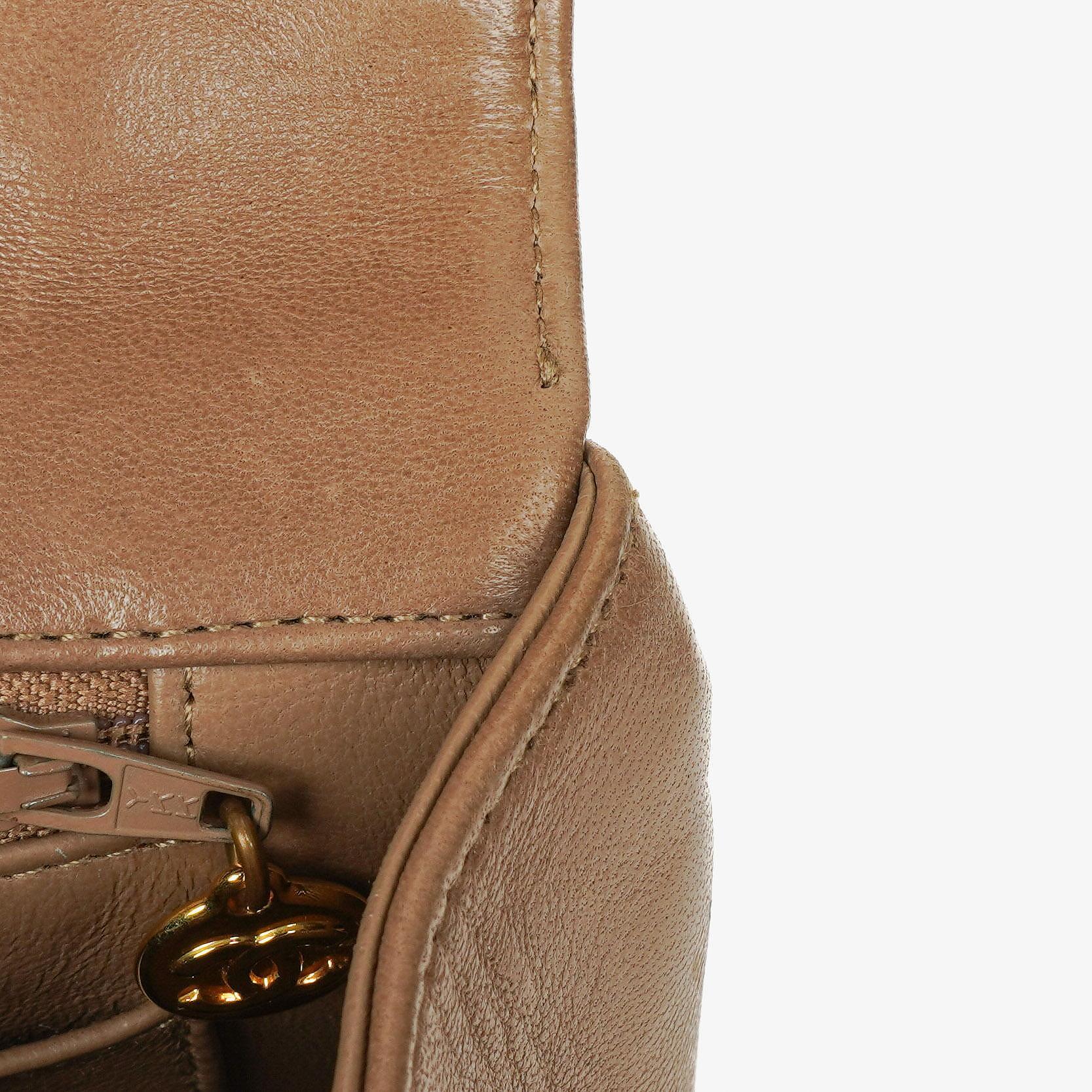 Chanel Diana Single Flap Tasche aus vertikal gestepptem Lammleder mit 24K vergoldeter Hardware