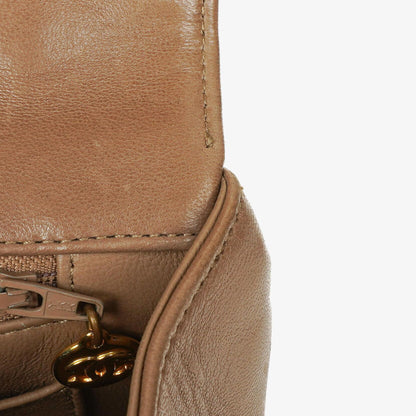 Chanel Diana Single Flap Tasche aus vertikal gestepptem Lammleder mit 24K vergoldeter Hardware