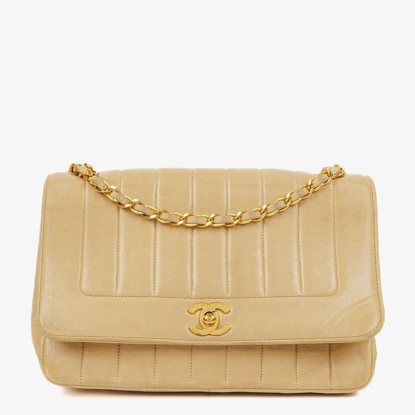 Chanel Vintage Flap Bag aus beige Lammleder mit vertikaler Steppung