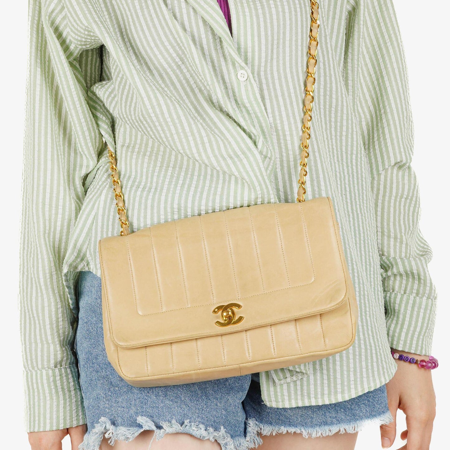 Chanel Vintage Flap Bag aus beige Lammleder mit vertikaler Steppung