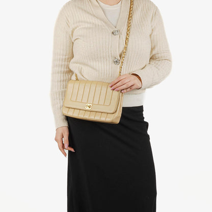 Chanel Vintage Klappentasche aus beigem Lammleder mit vertikaler Steppung