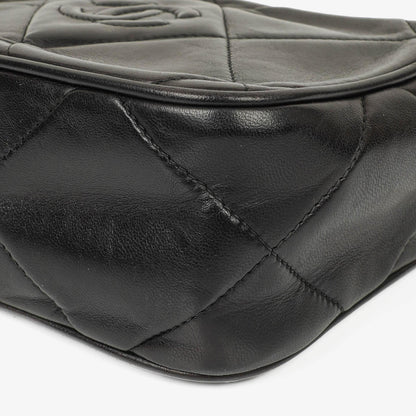 Chanel Vintage Camera Tasche mit Quaste CC aus schwarzem gestepptem Leder