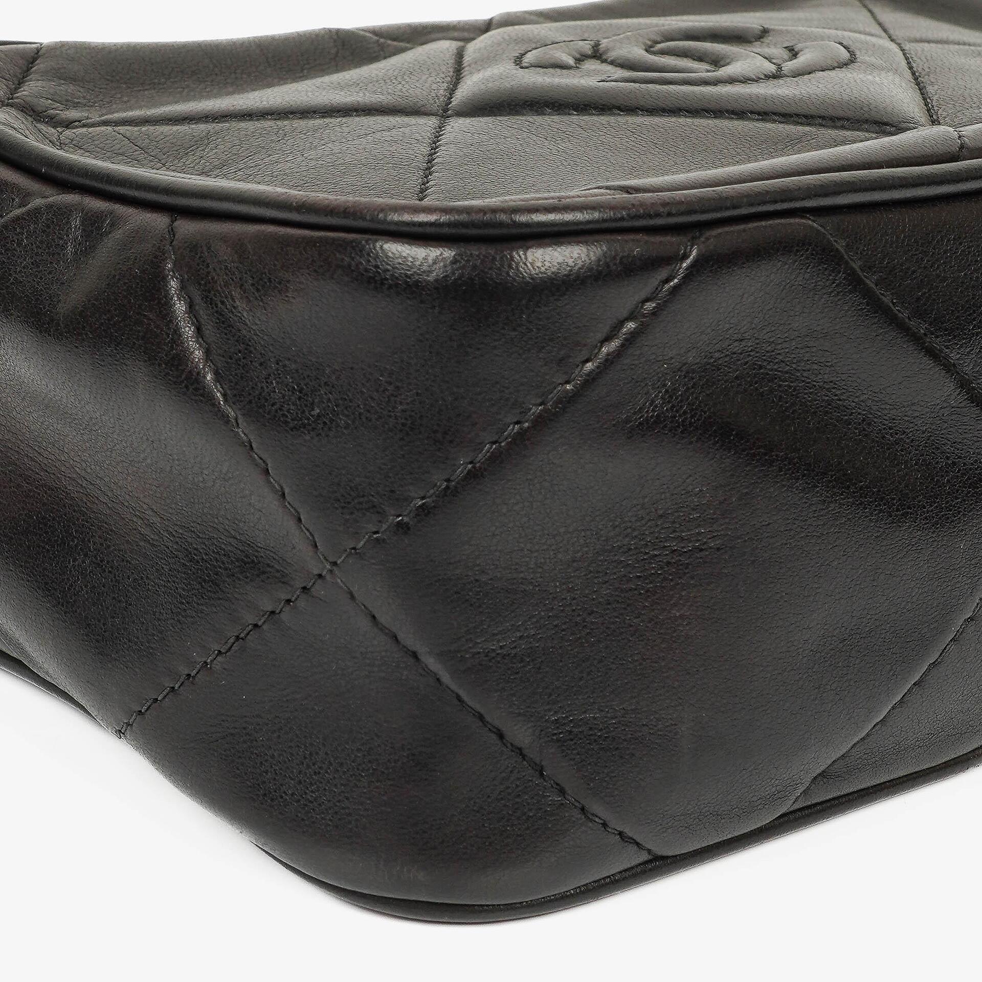 Chanel Vintage Camera Tasche mit Quaste CC aus schwarzem gestepptem Leder
