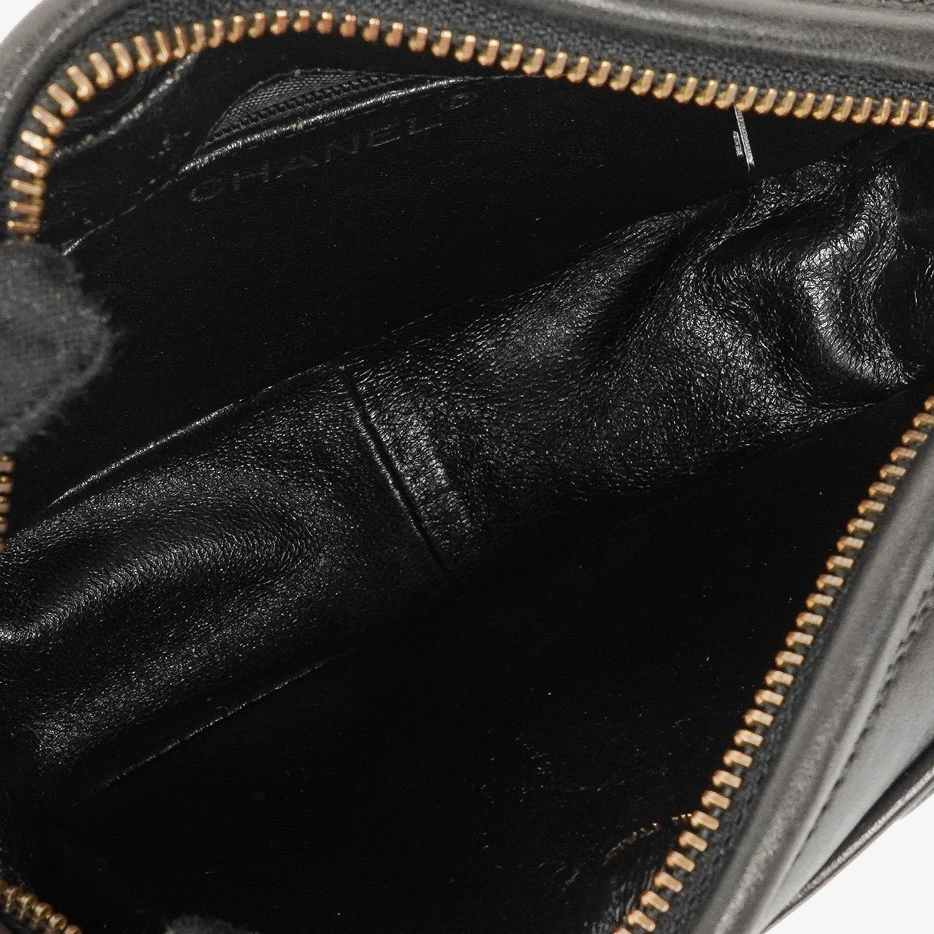 Chanel Vintage Camera Tasche mit Quaste CC aus schwarzem gestepptem Leder