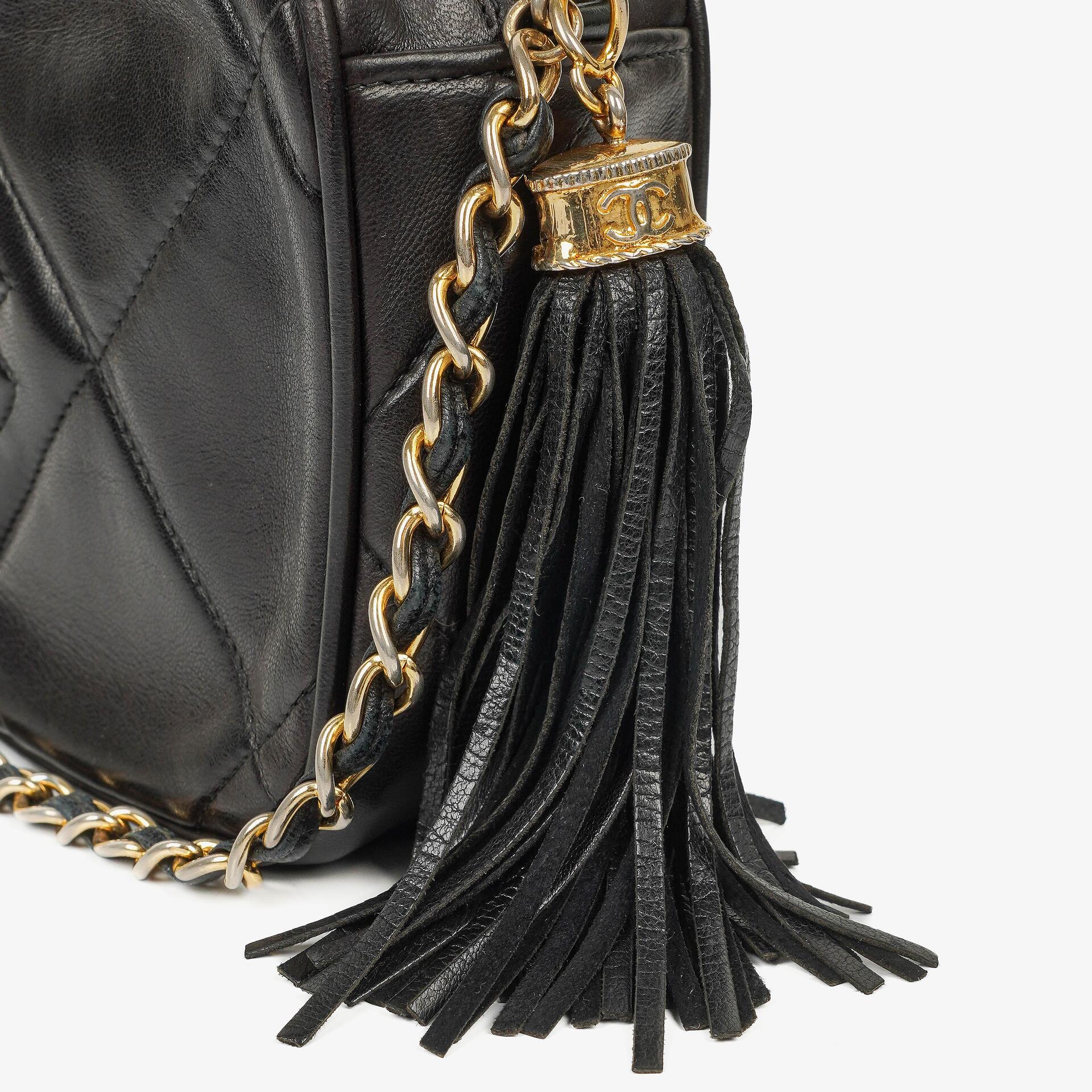 Chanel Vintage Camera Tasche mit Quaste CC aus schwarzem gestepptem Leder