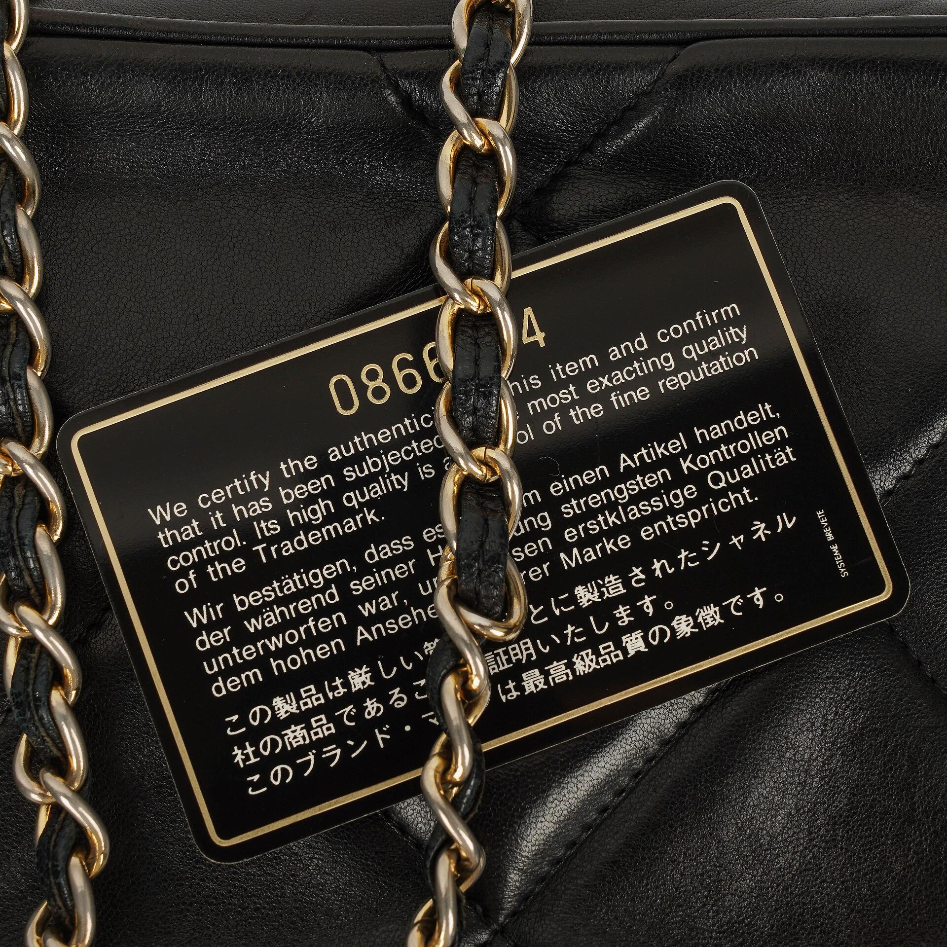 Chanel Vintage Camera Tasche mit Quaste CC aus schwarzem gestepptem Leder