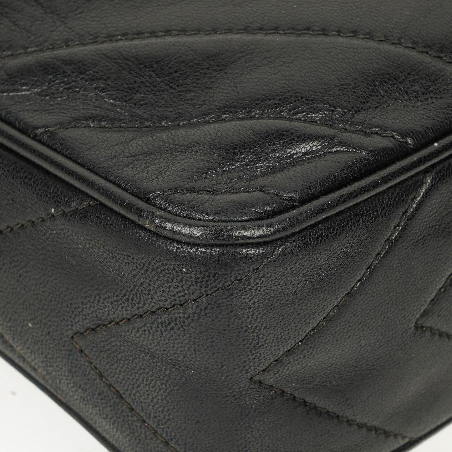 CHANEL Vintage CC Kamera-Quasten-Tasche aus schwarzem Lammleder