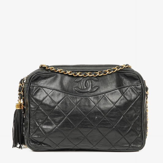 Chanel Vintage Camera Bag mit Quaste und CC-Fronttasche aus schwarzem gestepptem Lammleder