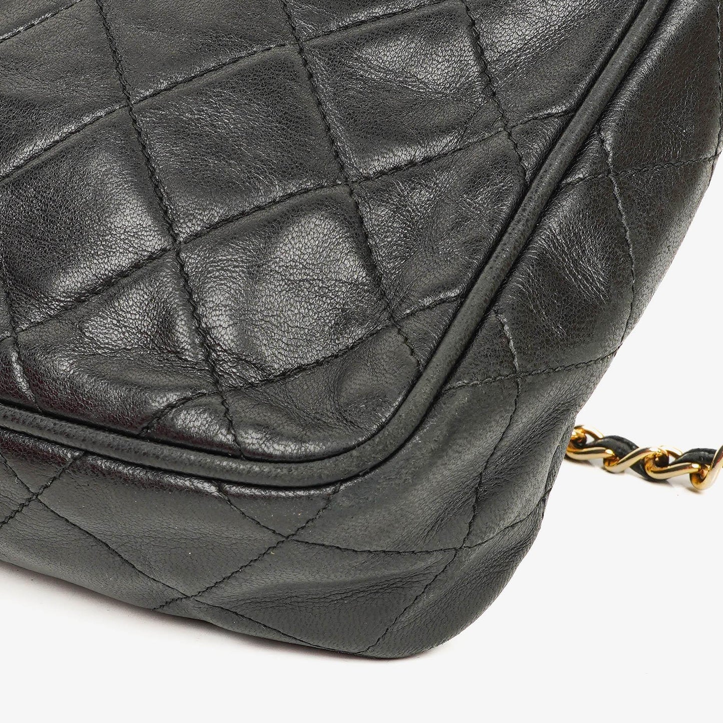 Chanel Vintage Camera Bag mit Quaste und CC-Fronttasche aus schwarzem gestepptem Lammleder