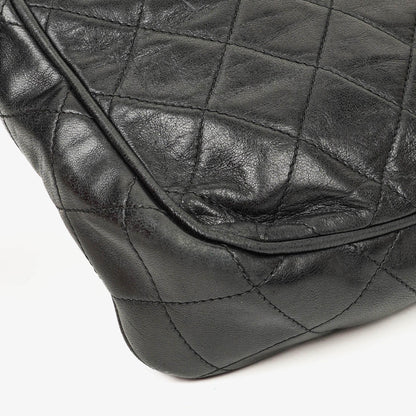 Chanel Vintage Camera Bag mit Quaste und CC-Fronttasche aus schwarzem gestepptem Lammleder