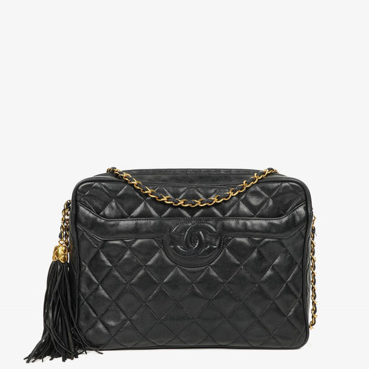 Chanel Vintage Camera Tassel Bag mit CC Front Pocket aus schwarzem gestepptem Lammleder