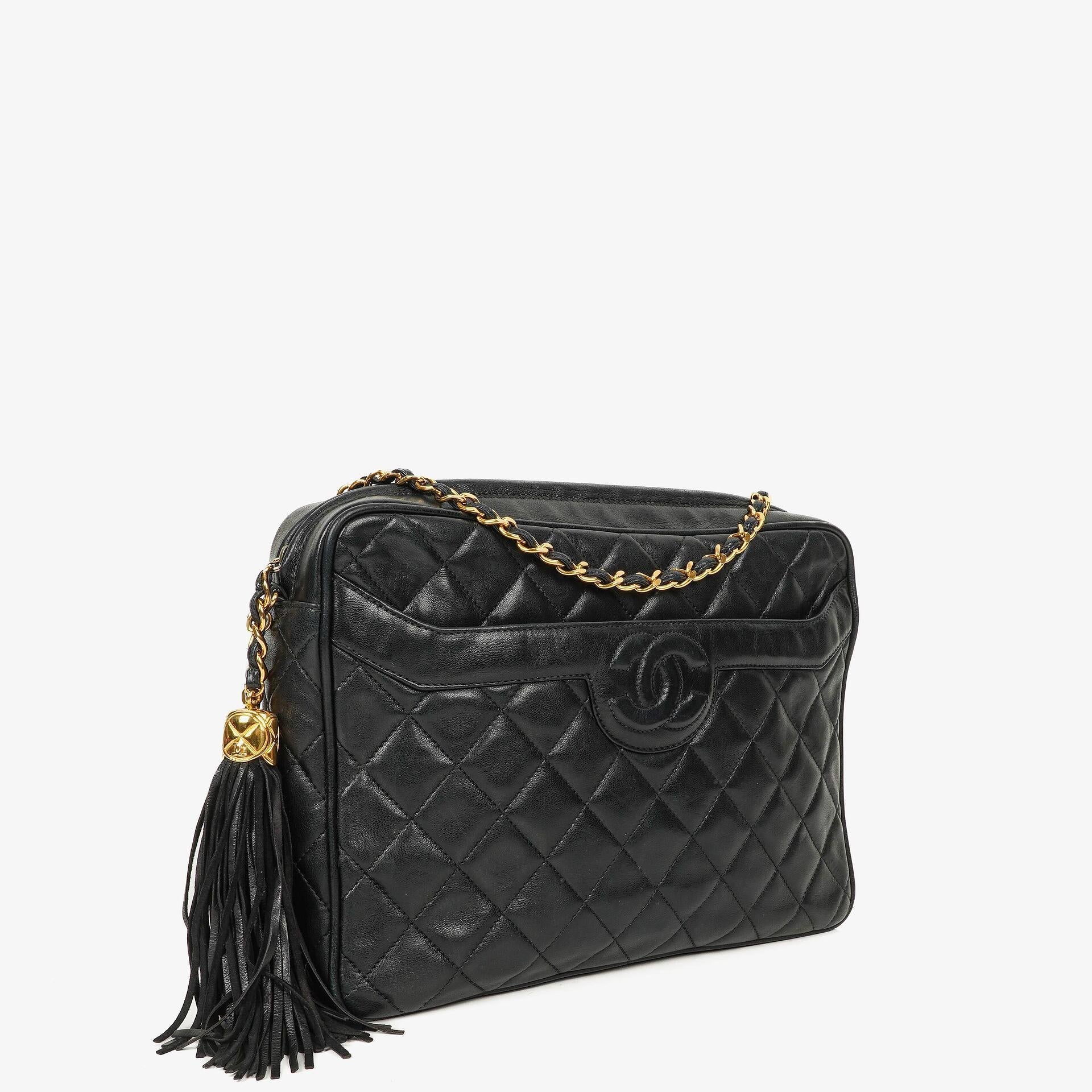 Chanel Vintage Camera Tassel Bag mit CC Front Pocket aus schwarzem gestepptem Lammleder