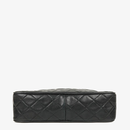 Chanel Vintage Camera Tassel Bag mit CC Front Pocket aus schwarzem gestepptem Lammleder