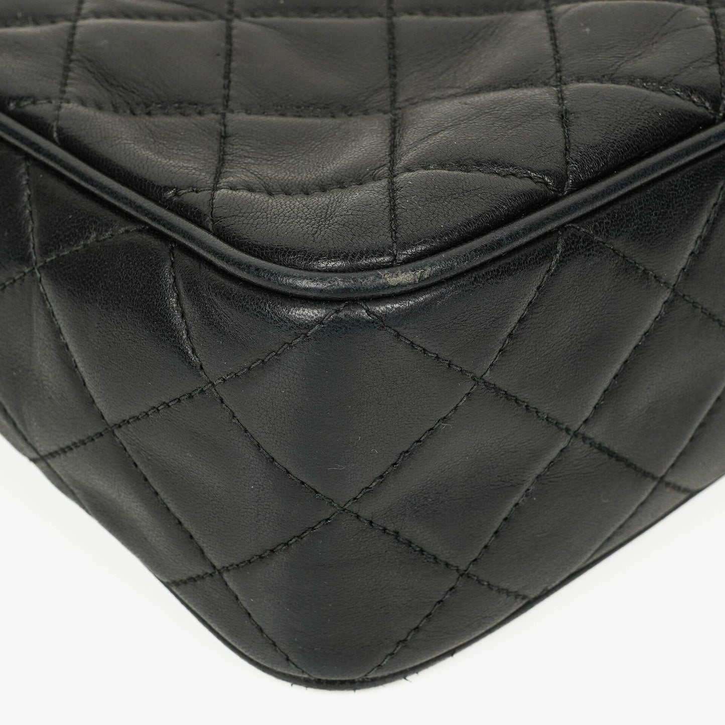 Chanel Vintage Camera Tassel Bag mit CC Front Pocket aus schwarzem gestepptem Lammleder