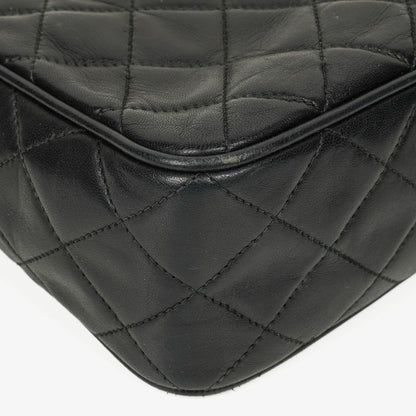 Chanel Vintage Camera Tassel Bag mit CC Front Pocket aus schwarzem gestepptem Lammleder