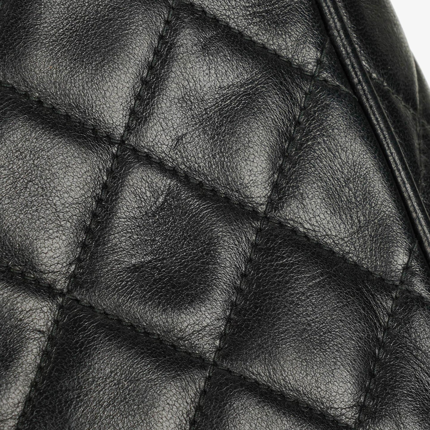 Chanel Vintage Camera Tassel Bag mit CC Front Pocket aus schwarzem gestepptem Lammleder