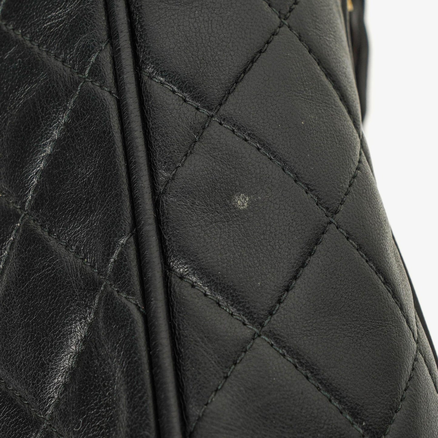 Chanel Vintage Camera Tassel Bag mit CC Front Pocket aus schwarzem gestepptem Lammleder