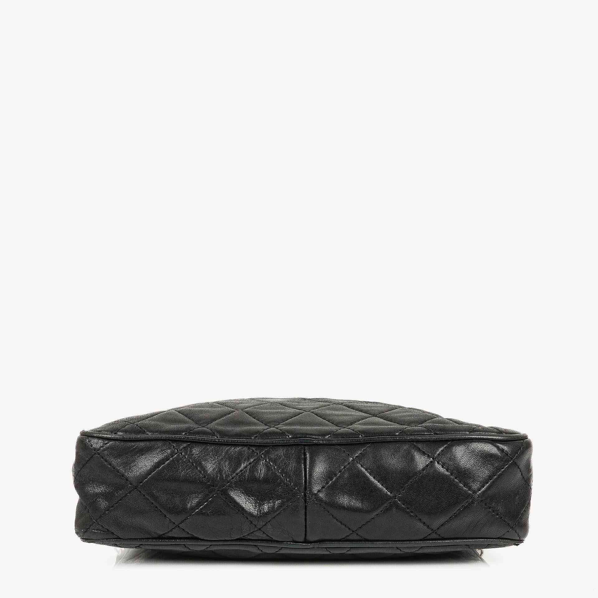 Chanel Vintage Kamera Quaste Tasche CC Front Pocket Schwarze Gequiltete Lammleder