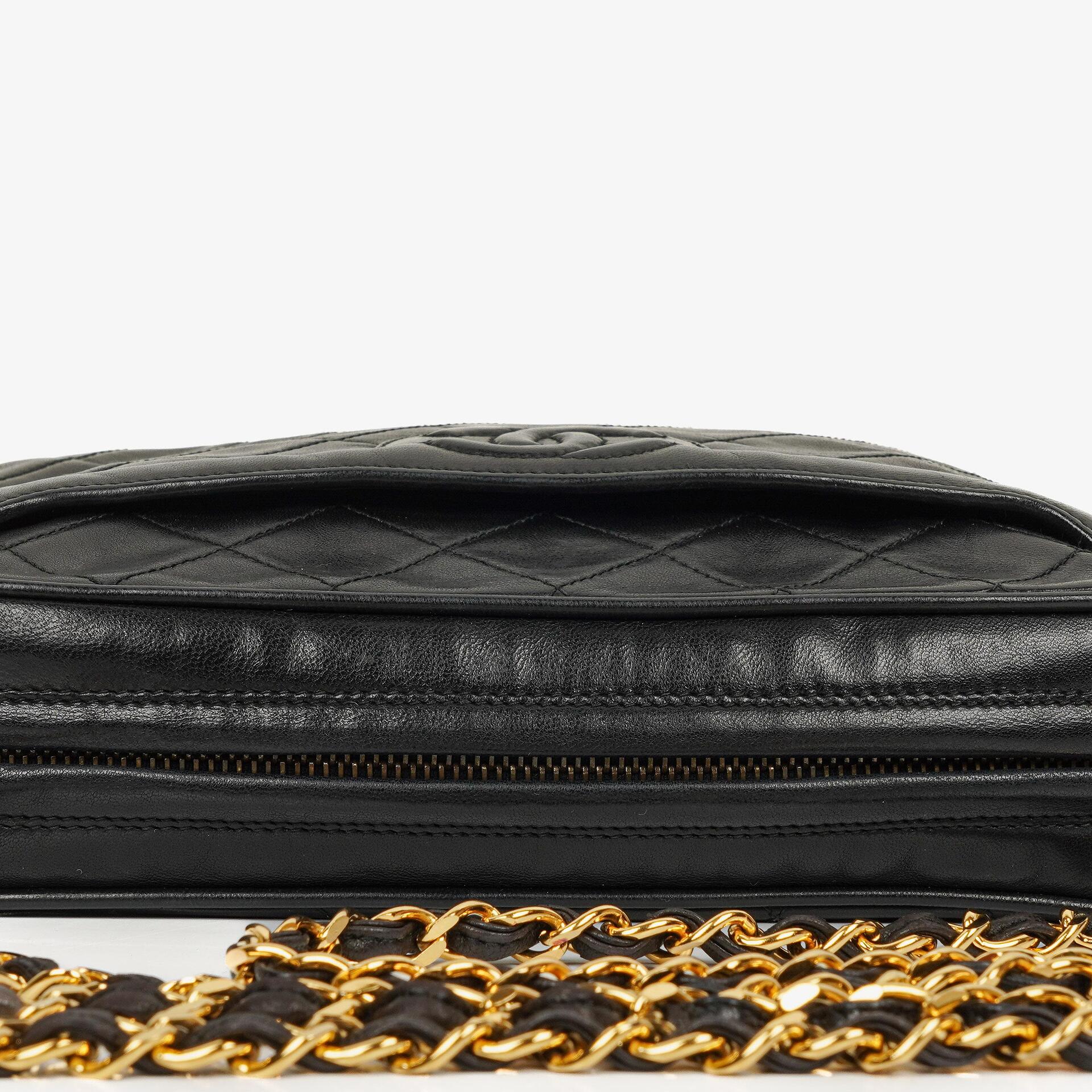 Chanel Vintage Camera Tassel Medium Umhängetasche aus schwarzem gestepptem Lammleder mit CC-Fronttasche, 1991-1994