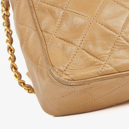 Chanel Vintage Camera Tassel Tasche aus beigem gestepptem Lammleder