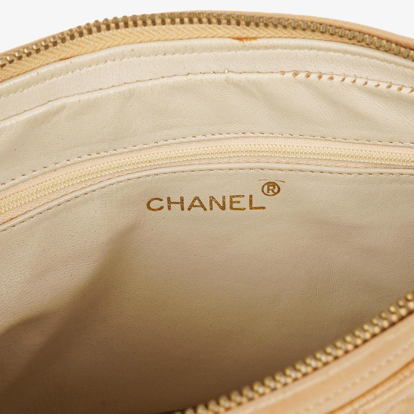 Chanel Vintage Camera Tassel Tasche aus beigem gestepptem Lammleder
