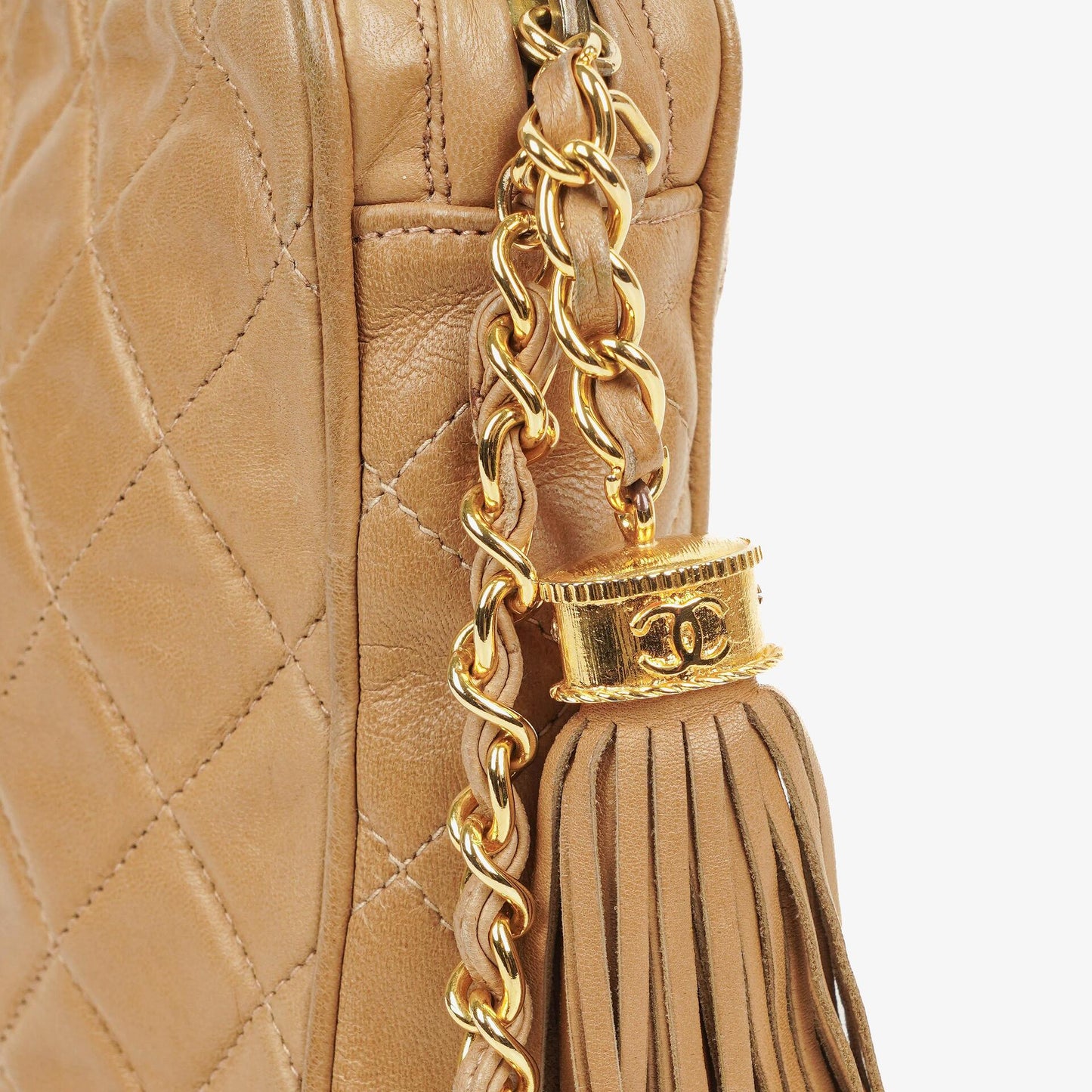 Chanel Vintage Camera Tassel Tasche aus beigem gestepptem Lammleder