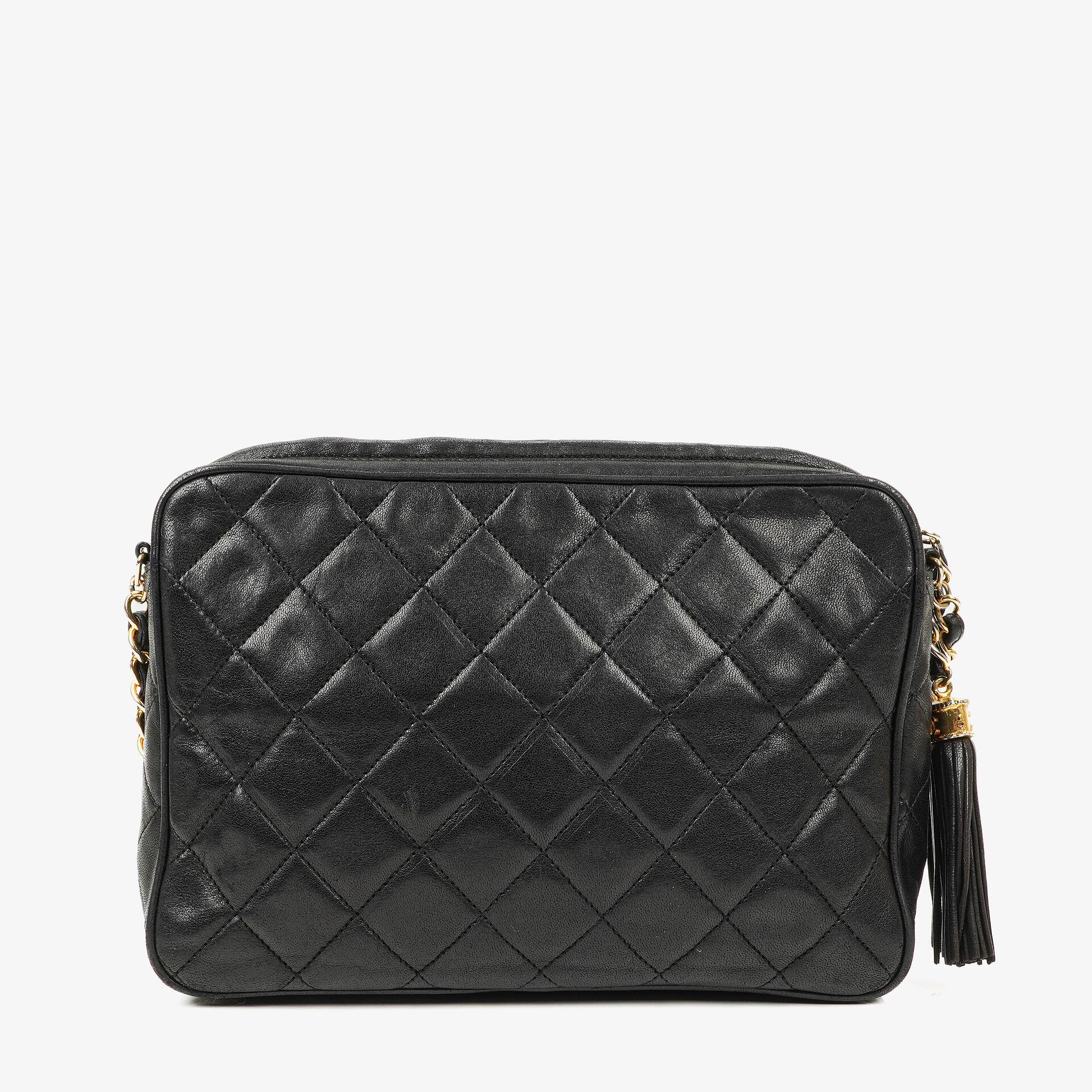 Chanel Vintage Camera Tasche aus schwarzem gestepptem Lammleder mit Quaste