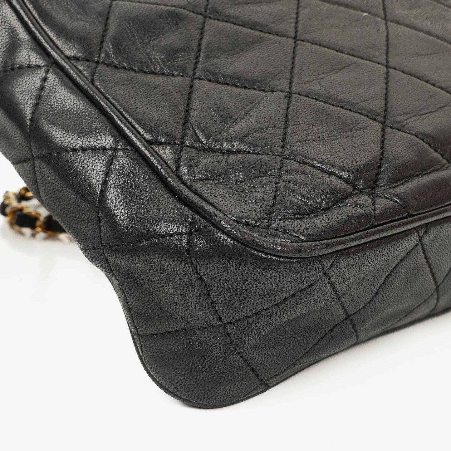 Chanel Vintage Camera Tasche aus schwarzem gestepptem Lammleder mit Quaste
