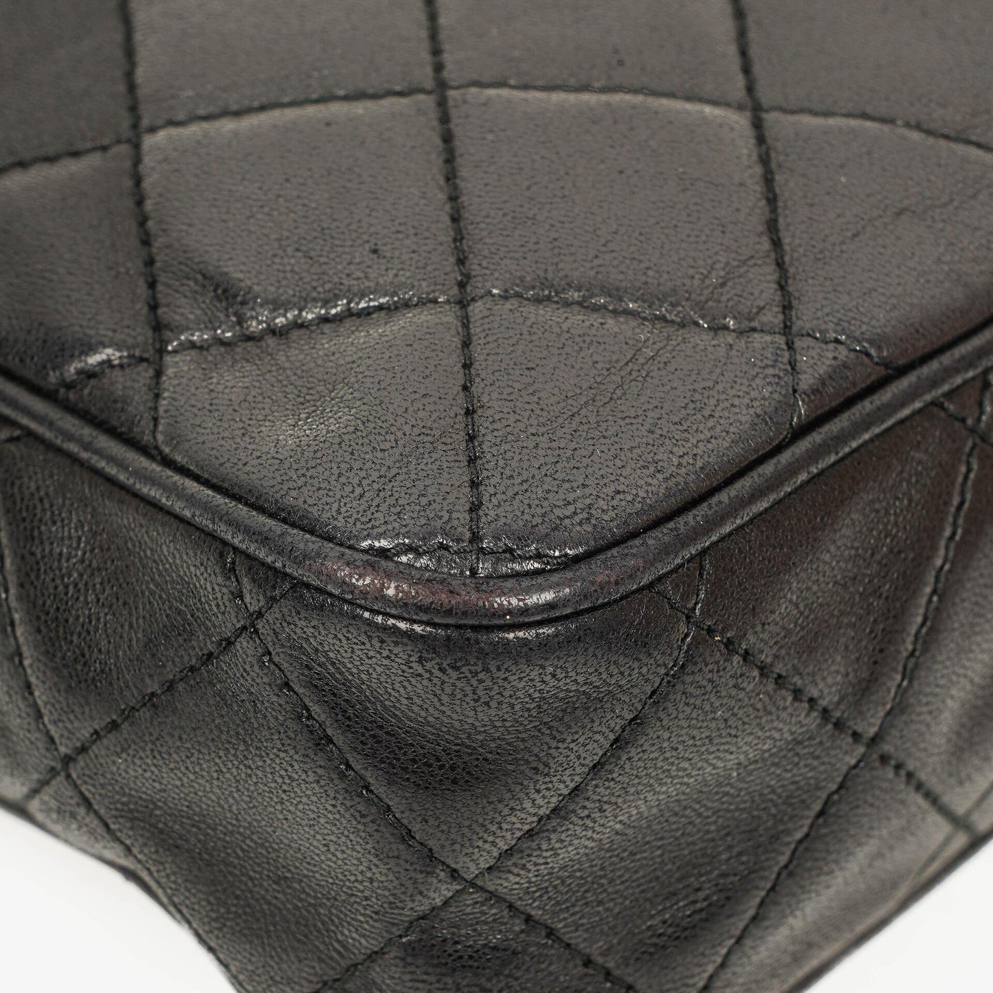 Chanel Vintage Camera Tasche aus schwarzem gestepptem Lammleder mit Quaste