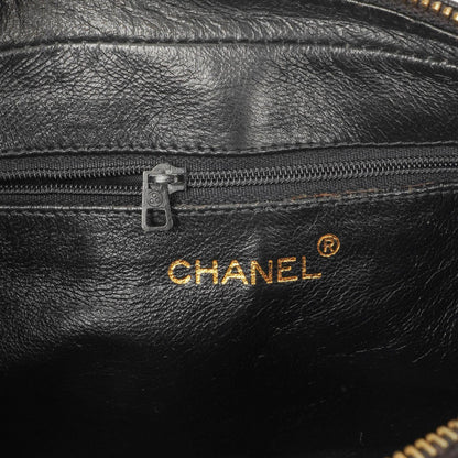 Chanel Vintage Camera Tasche aus schwarzem gestepptem Lammleder mit Quaste